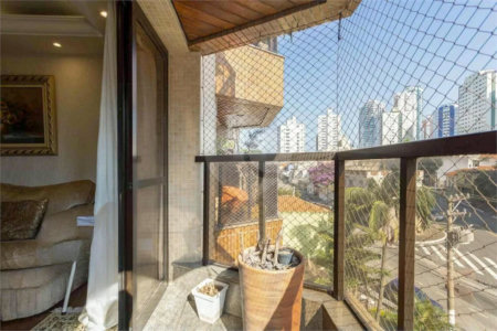 Apartamento na Vila Regente Feijó com 135m2, com 2 dorms, 1 suíte, 2 vagas. Estuda permuta.