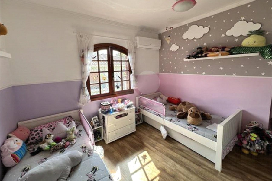 Casa à venda com 3 quartos, sendo 1 suíte, no condomínio Residencial Nabuco de Araújo, São Paulo - SP