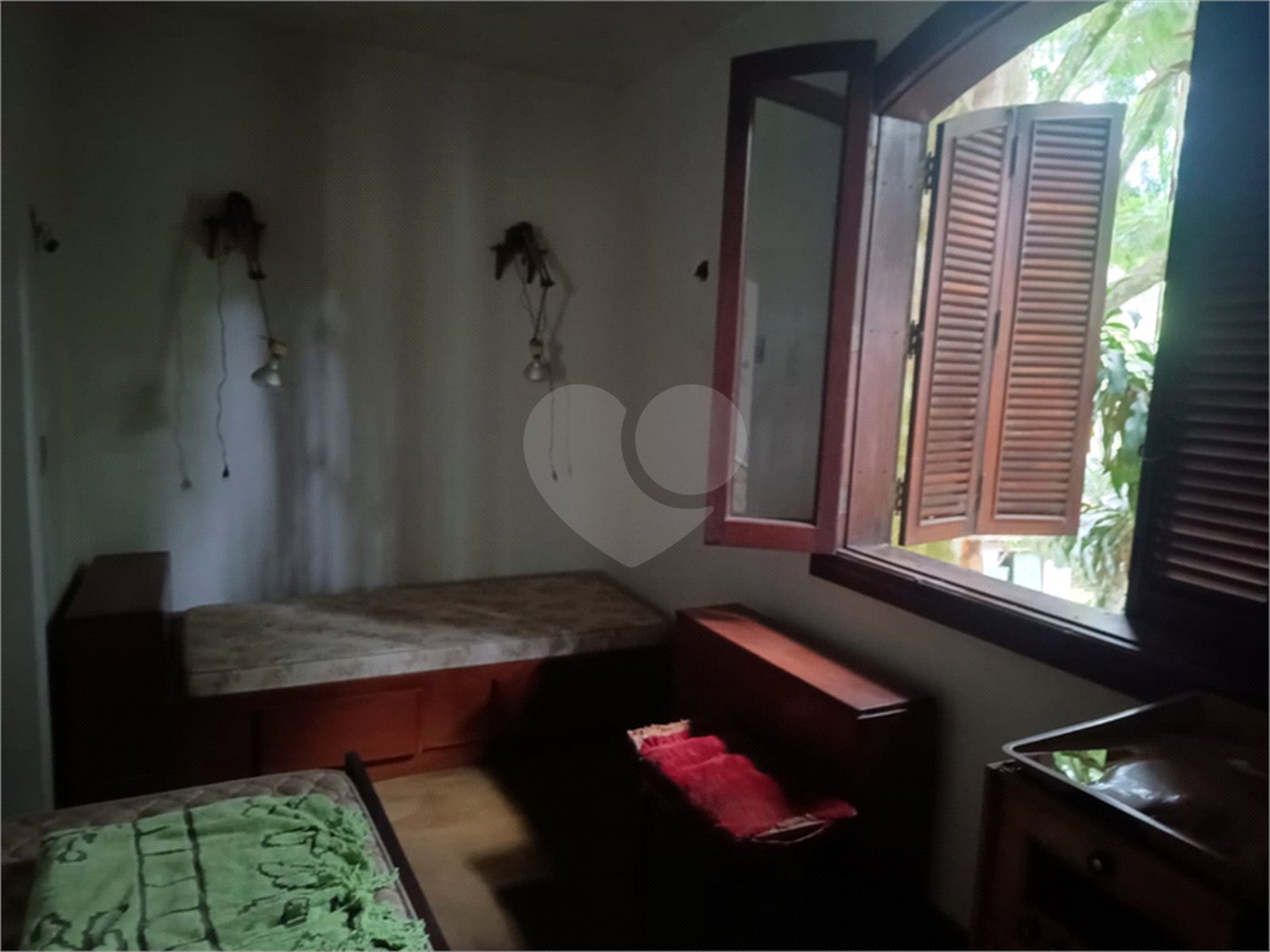 Casa à venda com 4 quartos, sendo 2 suítes, no condomínio Associação Reserva das Hortênsias, Mairiporã - SP