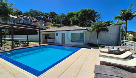 Casa à venda com 6 quartos, sendo 4 suítes,  em Ferradura, Armação dos Búzios, RJ