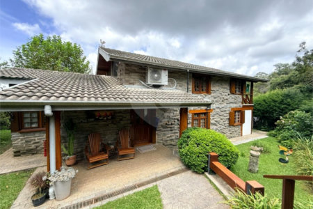 Casa à venda com 4 suítes em Vila Natal, Campos do Jordão, SP