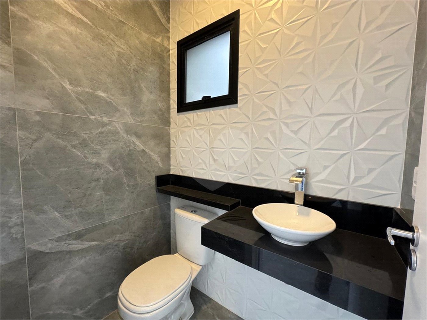 Casa à venda com 3 quartos, sendo 1 suíte, no condomínio Residencial Villagio Wanel, Sorocaba - SP