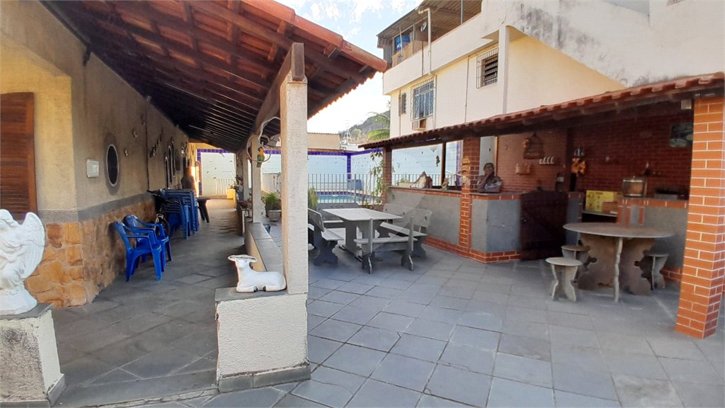 Casa à venda com 4 quartos, sendo 1 suíte, em Bangu, Rio de Janeiro, RJ