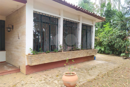 Chácara à venda com 5 quartos, sendo 1 suíte, no Centro (mailasqui), São Roque, SP