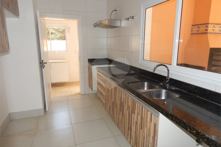 Casa à venda com 3 suítes no condomínio Recanto dos Paturis, Vinhedo - SP