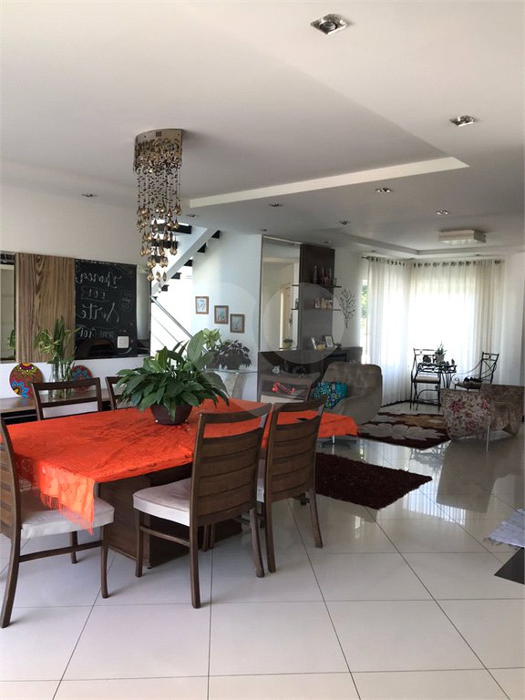 Casa à venda com 4 suítes no condomínio Aruã, Mogi das Cruzes - SP