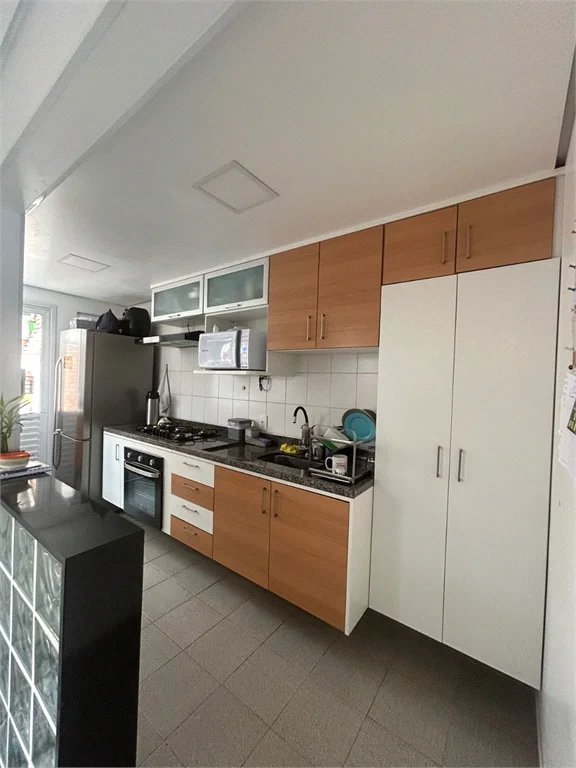 Casa à venda com 3 quartos, sendo 1 suíte, no condomínio Vila das Cores, São Paulo - SP