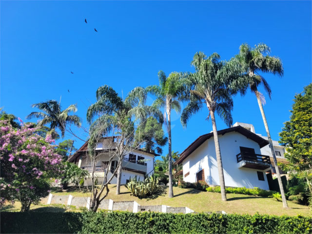 Casa à venda com 3 quartos, sendo 1 suíte,  no condomínio Alpes da Cantareira, Mairiporã - SP