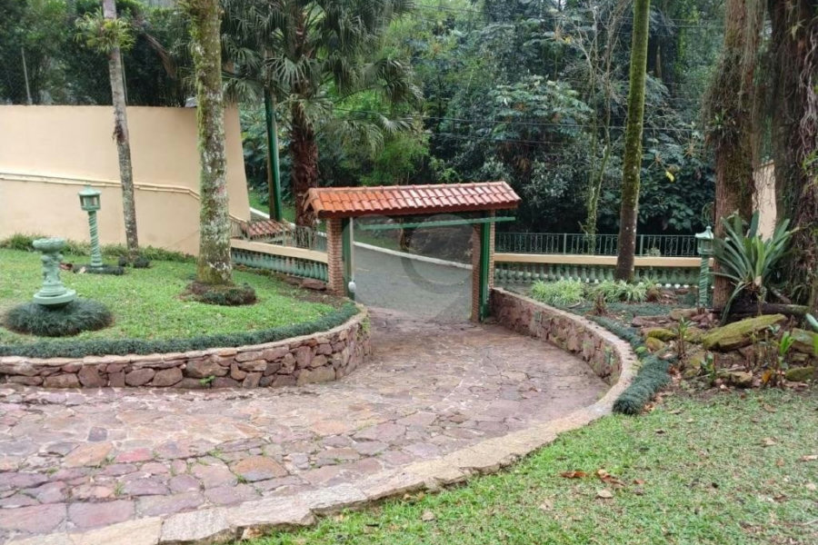 Casa à venda com 4 quartos, sendo 1 suíte, no condomínio Parque Imperial da Cantareira, Mairiporã - SP