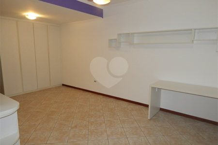 Casa à venda com 3 quartos, sendo 1 suíte, no condomínio Alpes de Vinhedo, Vinhedo - SP