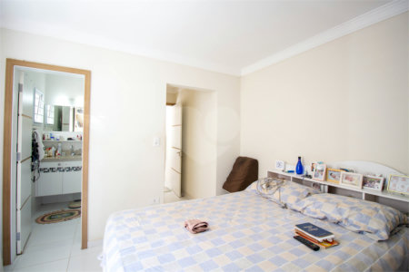Sobrado à venda com 4 quartos, sendo 3 suítes,  no Centro, São Roque, SP