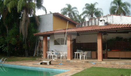 Casa à venda ou para alugar com 4 quartos, sendo 2 suítes,  no Centro, Vinhedo, SP