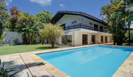Casa Térrea à venda com 5 quartos, sendo 4 suítes,  em Interlagos, São Paulo, SP