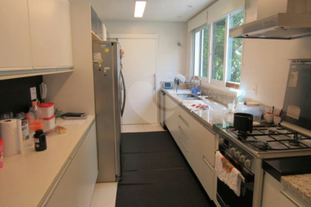 Apartamento à venda com 3 suítes em Real Parque, São Paulo, SP