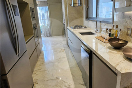 Apartamento à venda com 3 suítes em Moema, São Paulo, SP
