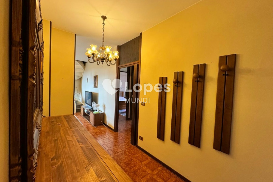 Casa multifamiliar à venda em Verona, Itália – 3 unidades e 12.000 m²