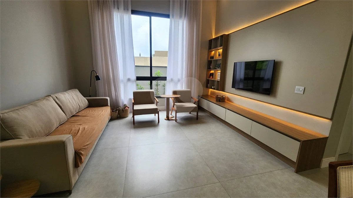 Casa à venda com 3 suítes no condomínio Via Castelli, Louveira - SP