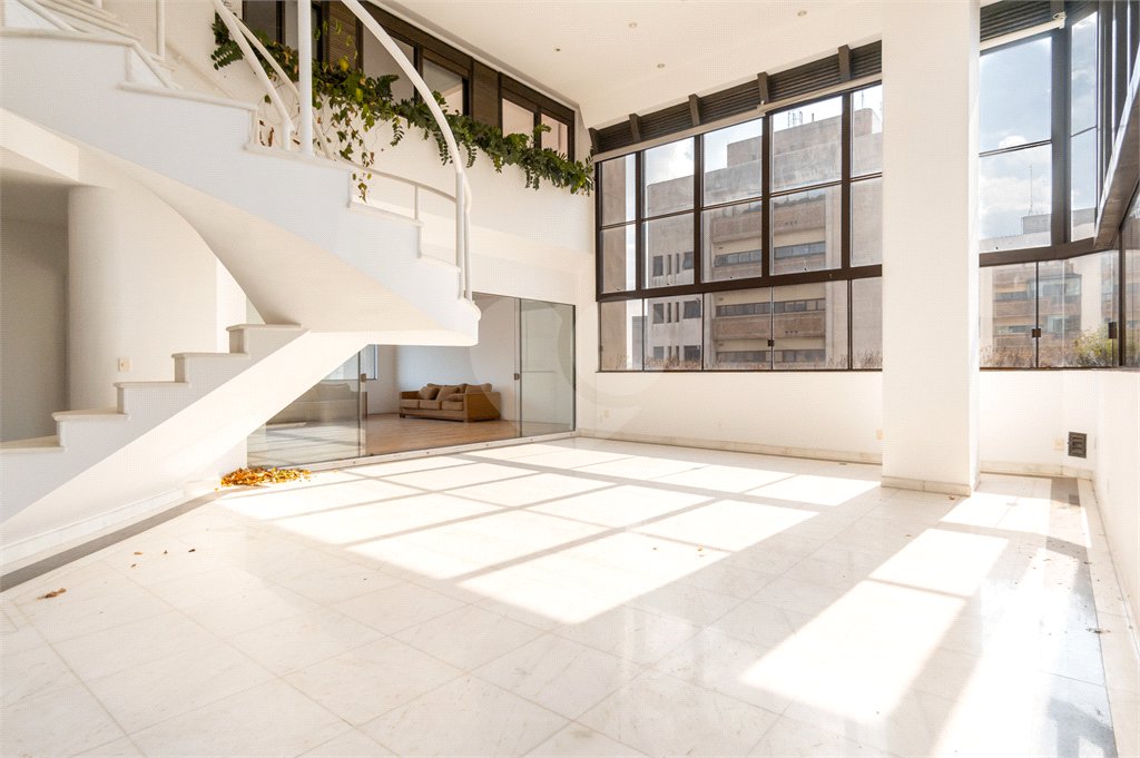 Duplex à venda com 6 quartos, sendo 4 suítes, em Alto de Pinheiros, São Paulo, SP