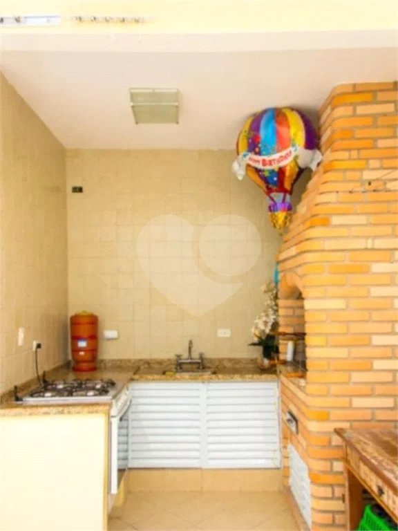 Sobrado com 180m² , 3 dormitórios , sendo 3 suítes , 3 vagas de garagem , churrasqueira e Jardim de inverno , à venda na Vila Scarpelli , Santo André.