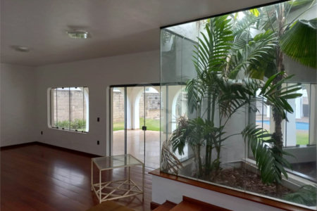 Casa térrea no Condomínio Faber I.
