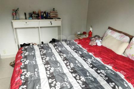 Vende Sobrado com 180m² - Vila Santa Catarina