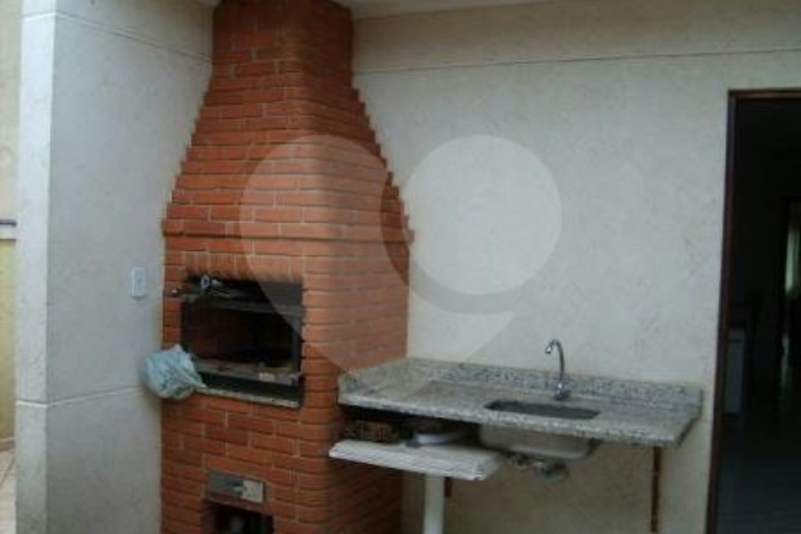 Sobrado à venda com 4 quartos, sendo 3 suítes, em Vila Irmãos Arnoni, São Paulo, SP