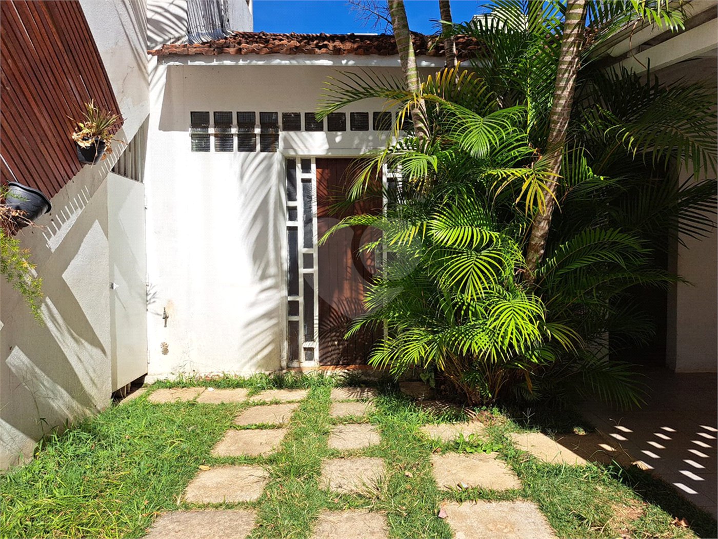 Casa Térrea para alugar com 1 quarto, sendo 3 suítes,  em Indianópolis, São Paulo, SP