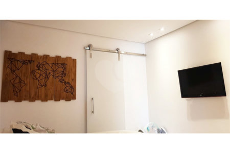 Apartamento à venda com 3 quartos, sendo 1 suíte, em Moema, São Paulo, SP