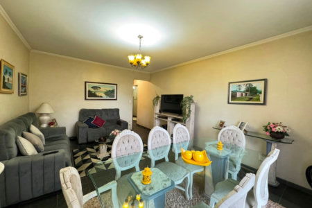 Apartamento com 2 dormitórios e suíte + dependência de serviço completa na Ponta da Praia – Localização privilegiada próximo à Praça Dino Bueno