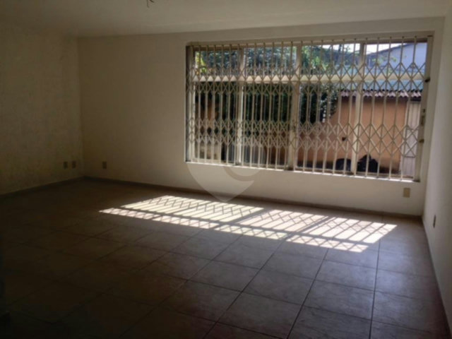 Sobrado à venda com 4 quartos, sendo 1 suíte,  em Parque Edu Chaves, São Paulo, SP