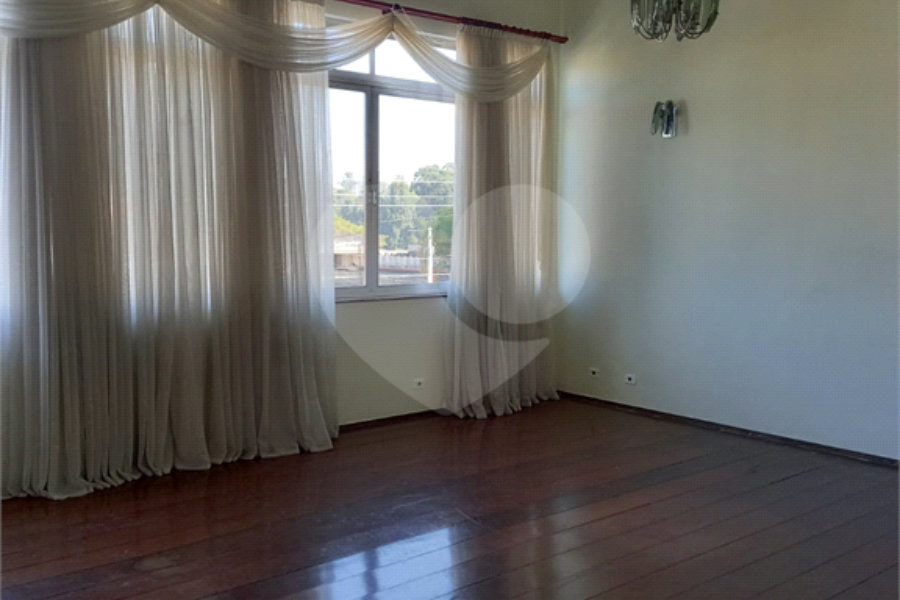 Sobrado à venda com 5 quartos, sendo 2 suítes,  em Tremembé, São Paulo, SP