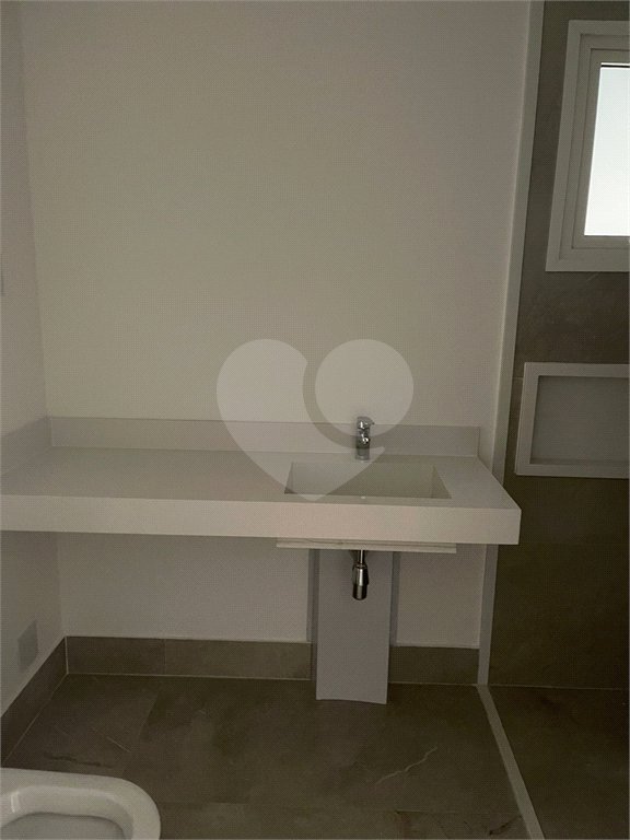 Apartamento à venda com 3 suítes em Moema, São Paulo, SP