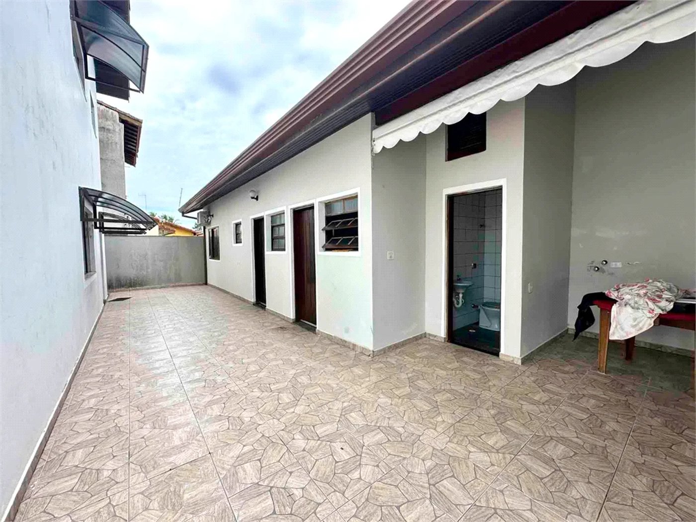 Sobrado à venda com 5 quartos, sendo 3 suítes, em Cidade Nova Peruíbe, Peruíbe, SP
