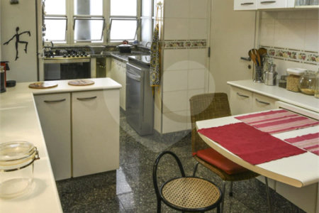 Apartamento à venda com 3 quartos, sendo 1 suíte, em Jardim Paulista, São Paulo, SP