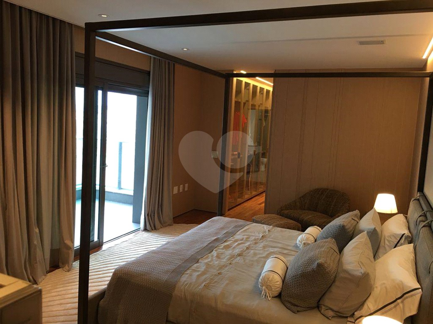Apartamento à venda com 4 suítes em Vila Gomes Cardim, São Paulo, SP