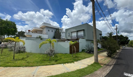 Casa à venda com 3 suítes no condomínio Damha II, São Carlos - SP