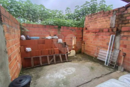 Casa à venda com 2 quartos no condomínio Antilhas, Cotia - SP