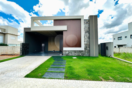 Casa à venda com 3 suítes no condomínio Villa Jardim, Cuiabá - MT