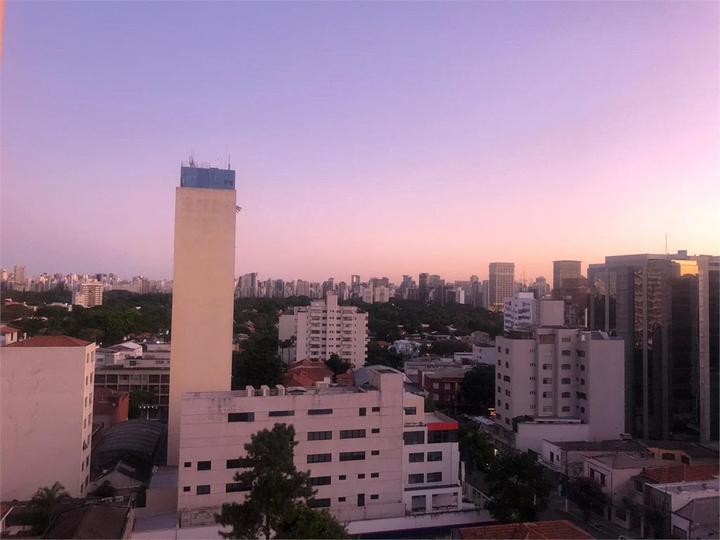 Apartamento à venda com 3 quartos, sendo 1 suíte, em Pinheiros, São Paulo, SP