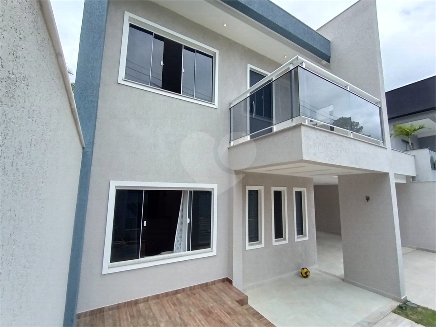 Casa à venda com 3 quartos, sendo 1 suíte, no condomínio Fazenda Cantagalo, Rio de Janeiro - RJ