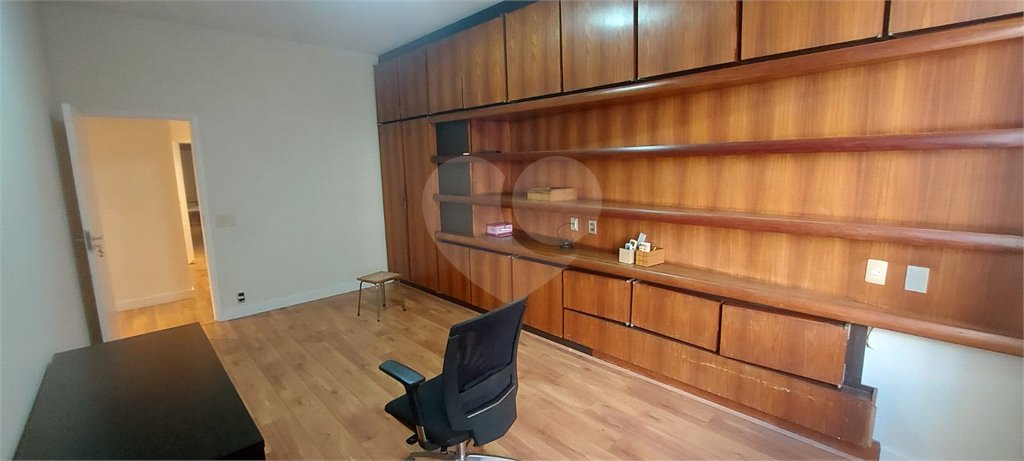 Apartamento à venda com 4 quartos, sendo 1 suíte,  em Laranjeiras, Rio de Janeiro, RJ