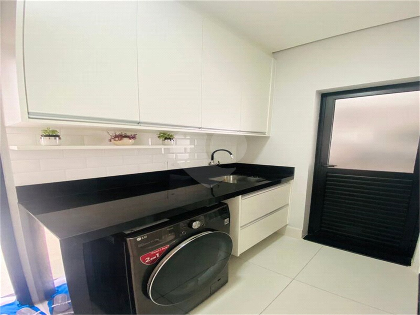 Casa à venda com 3 quartos, sendo 1 suíte,  no condomínio Mantova, Indaiatuba - SP