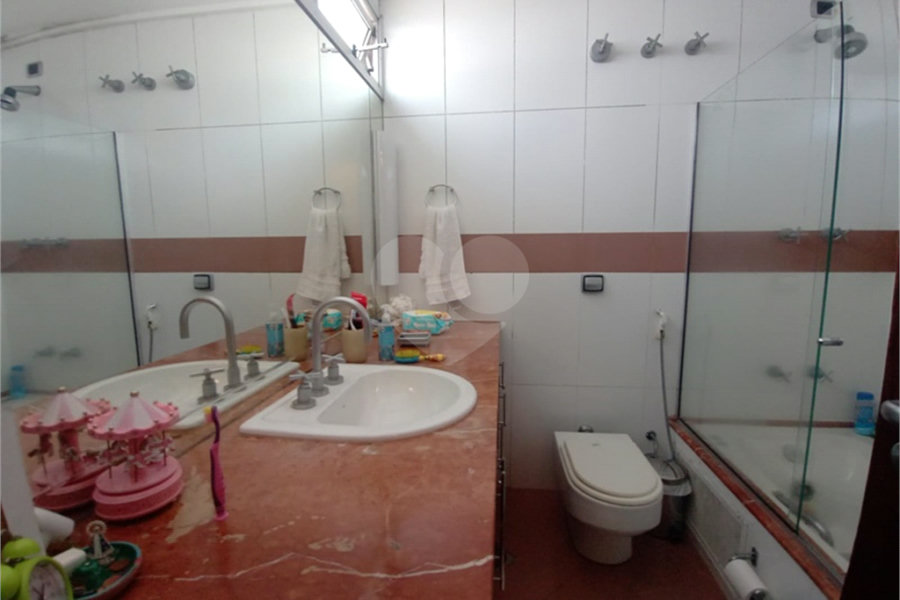 Sobrado à venda com 5 suítes em Santana, São Paulo, SP