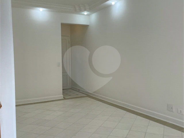 Apartamento à venda com 3 quartos, sendo 1 suíte,  em Morumbi, São Paulo, SP