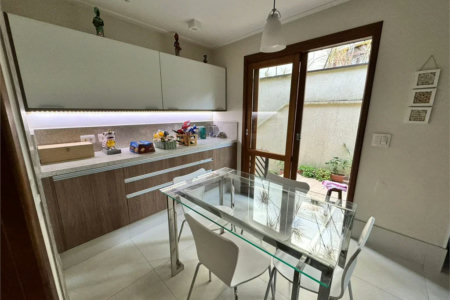 Casa à venda com 3 quartos, sendo 1 suíte, no condomínio Residencial Jardim das Flores 1510, Cotia - SP