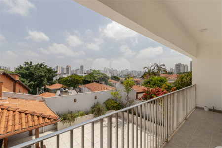 Casa Térrea à venda com 4 quartos, sendo 2 suítes, em Bosque da Saúde, São Paulo, SP