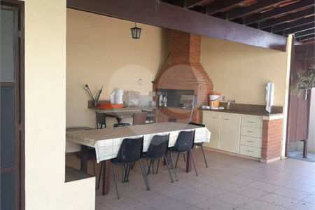 Casa à venda com 3 quartos, sendo 1 suíte, no Centro, Vinhedo, SP