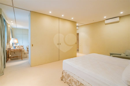 Apartamento à venda com 4 suítes em Jardim Paulistano, São Paulo, SP