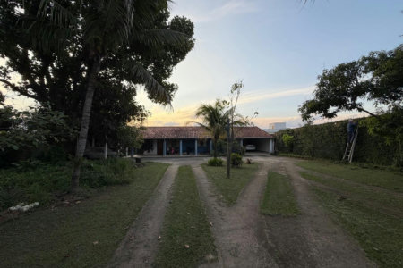 Casa Térrea à venda com 9 quartos, sendo 2 suítes, no condomínio Seranila, Monte Mor - SP