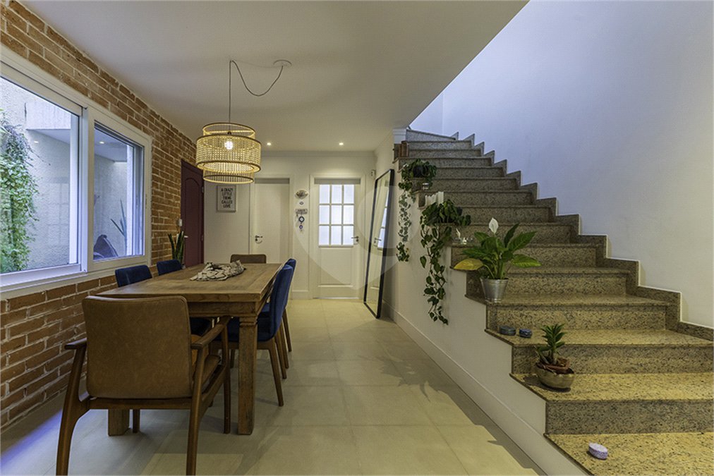 Sobrado à venda com 3 quartos, sendo 1 suíte, em Vila Ipojuca, São Paulo, SP